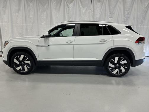2025 Volkswagen Atlas Cross Sport 2.0T SE w/Technology 4MOTION