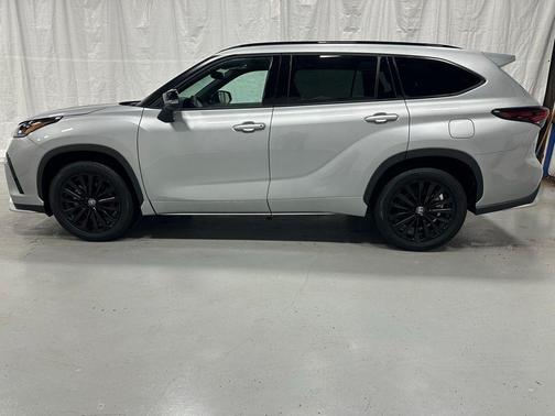 2025 Toyota Highlander XSE