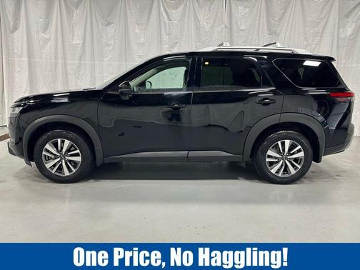 Super Black 2024 Nissan Pathfinder SL 4WD