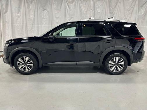 Super Black 2024 Nissan Pathfinder SL 4WD
