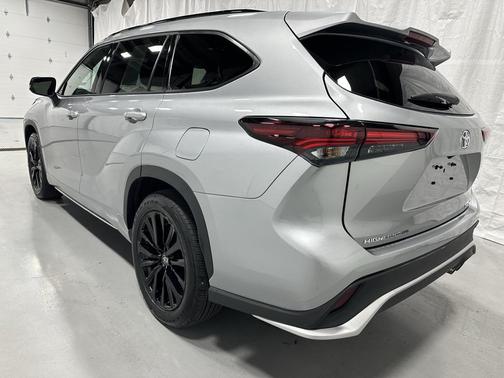 2025 Toyota Highlander XSE