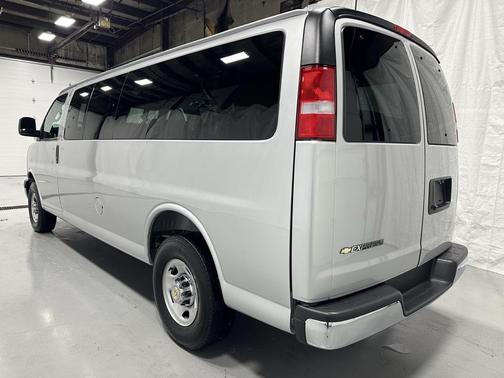 2025 Chevrolet Express 3500 RWD 3500 Extended Wheelbase LT