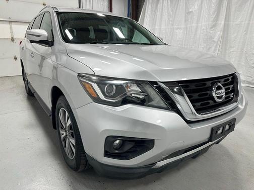 2017 Nissan Pathfinder SL