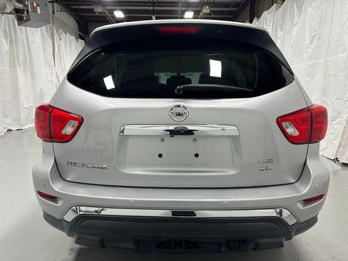 2017 Nissan Pathfinder SL