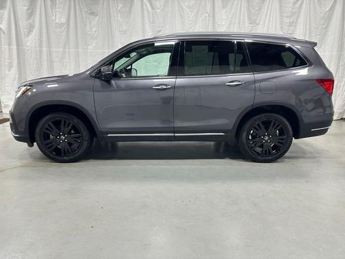 Modern Steel Metallic 2022 Honda Pilot Touring 8-Passenger