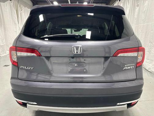 Modern Steel Metallic 2022 Honda Pilot Touring 8-Passenger