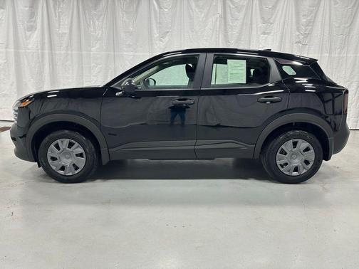 Super Black 2025 Nissan Kicks S