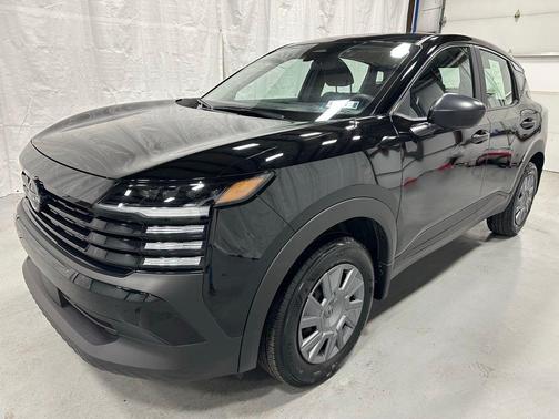 Super Black 2025 Nissan Kicks S
