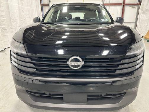 Super Black 2025 Nissan Kicks S