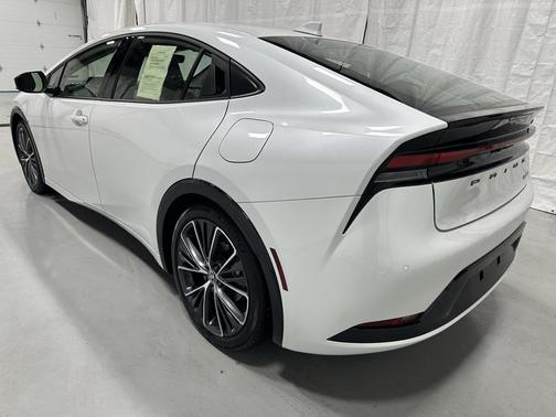 2025 Toyota Prius XLE