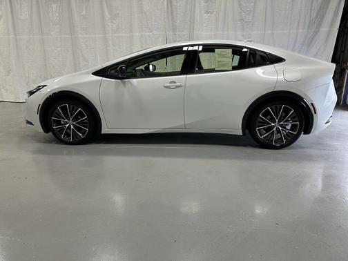 2025 Toyota Prius XLE