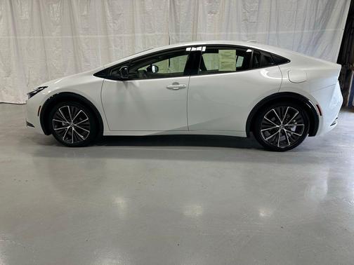 2025 Toyota Prius XLE