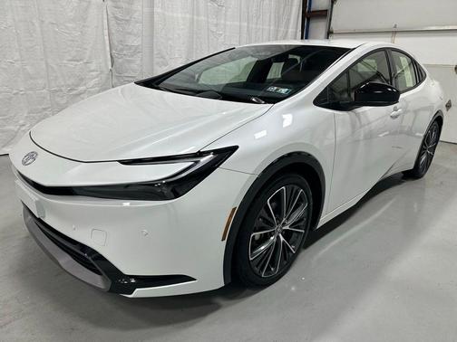 2025 Toyota Prius XLE