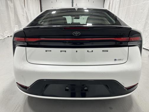 2025 Toyota Prius XLE