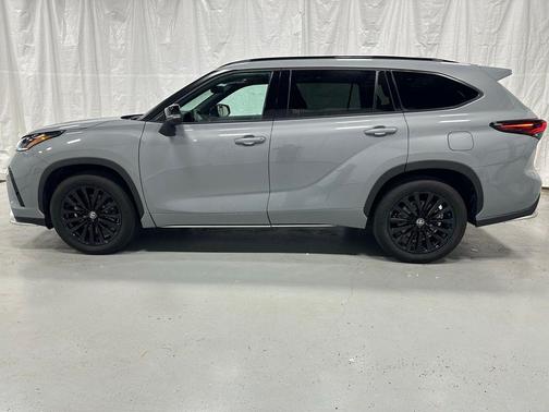 Cement 2025 Toyota Highlander XSE