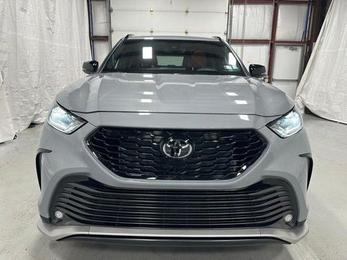 Cement 2025 Toyota Highlander XSE