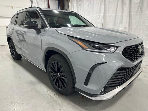 Cement 2025 Toyota Highlander XSE