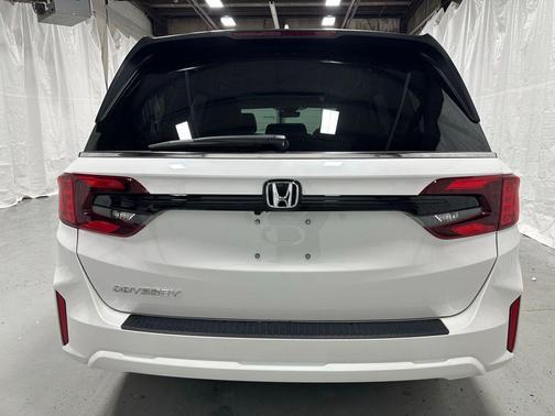 Platinum White Pearl 2025 Honda Odyssey EX-L