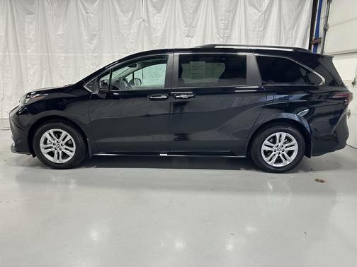 2024 Toyota Sienna XLE 7 Passenger