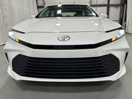 Ice Cap 2026 Toyota Camry LE