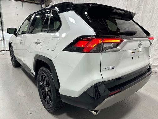 2025 Toyota RAV4 Hybrid SE