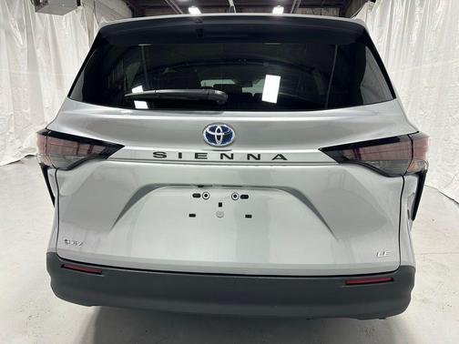 2025 Toyota Sienna LE