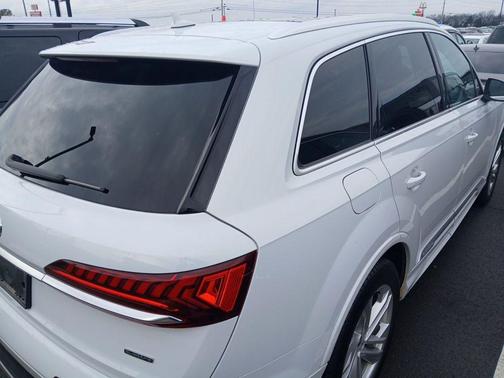2022 Audi Q7 55 Premium Plus