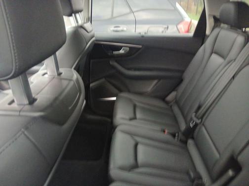 2022 Audi Q7 55 Premium Plus
