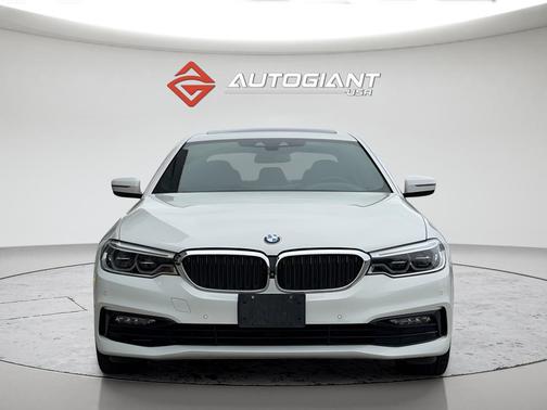 Alpine White 2018 BMW 530e iPerformance