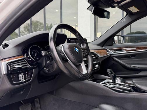 Alpine White 2018 BMW 530e iPerformance