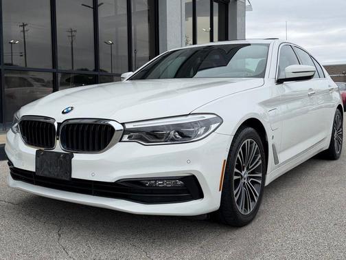 Alpine White 2018 BMW 530e iPerformance