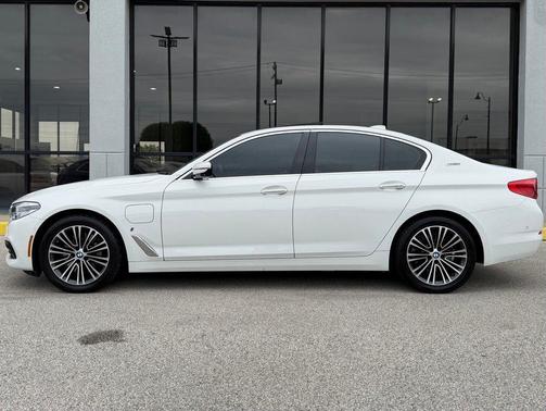 Alpine White 2018 BMW 530e iPerformance
