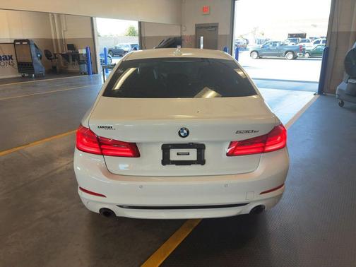 Alpine White 2018 BMW 530e iPerformance