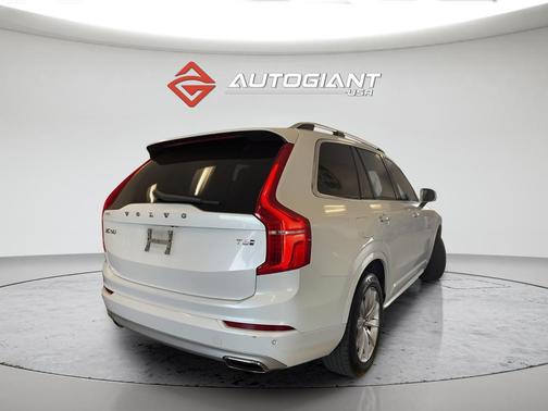 Crystal White 2018 Volvo XC90 T6 Momentum