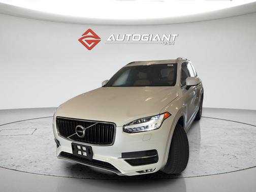 Crystal White 2018 Volvo XC90 T6 Momentum