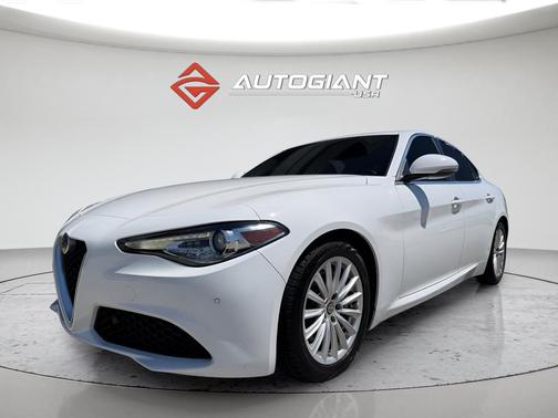 Alfa White 2021 Alfa Romeo Giulia Base