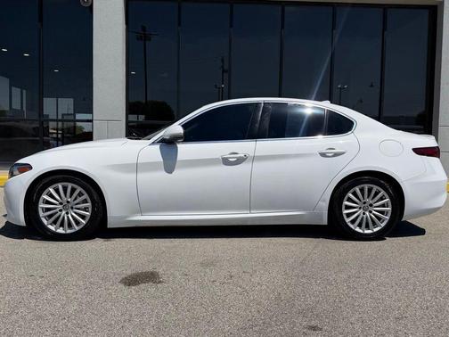 Alfa White 2021 Alfa Romeo Giulia Base