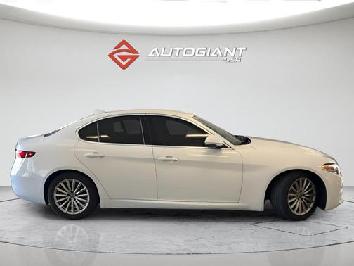 Alfa White 2021 Alfa Romeo Giulia Base