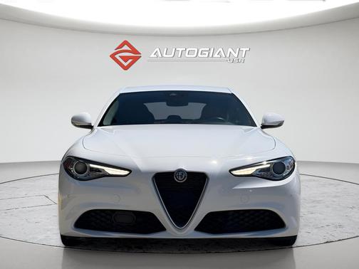Alfa White 2021 Alfa Romeo Giulia Base