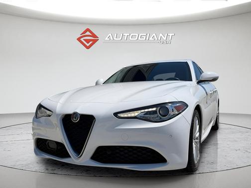 Alfa White 2021 Alfa Romeo Giulia Base
