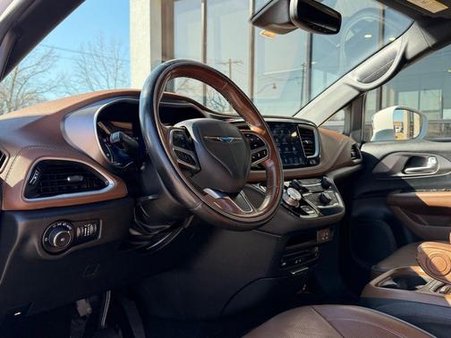 Bright White Clearcoat 2020 Chrysler Pacifica Hybrid Limited