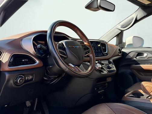 Bright White Clearcoat 2020 Chrysler Pacifica Hybrid Limited