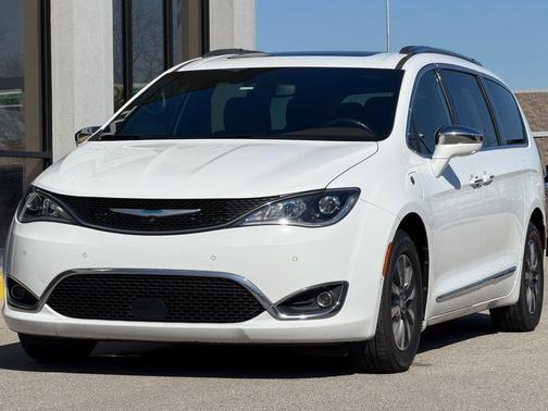 Bright White Clearcoat 2020 Chrysler Pacifica Hybrid Limited