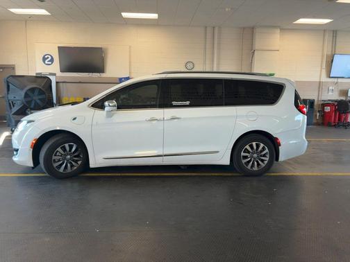 2020 Chrysler Pacifica Hybrid Limited