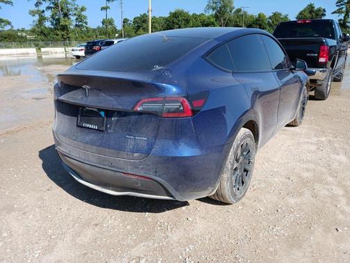 2022 Tesla Model Y Long Range Dual Motor All-Wheel Drive