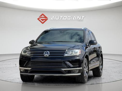 Deep Black 2017 Volkswagen Touareg V6 Wolfsburg Edition