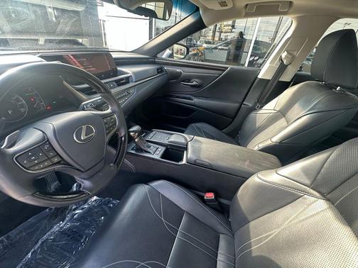 2019 Lexus ES 300h Luxury