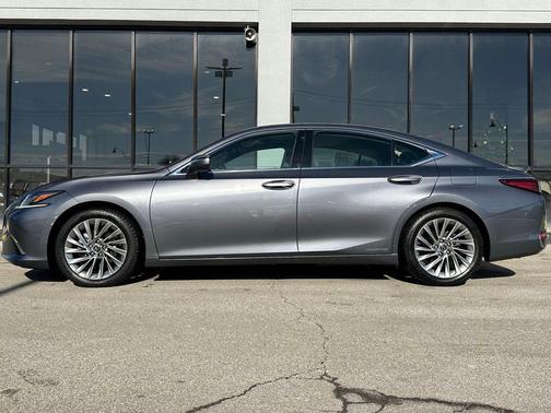 2019 Lexus ES 300h Luxury