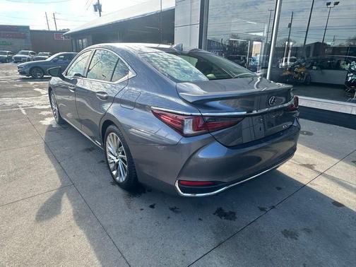 2019 Lexus ES 300h Luxury
