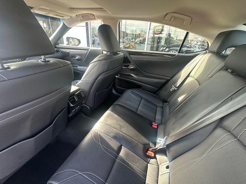 2019 Lexus ES 300h Luxury